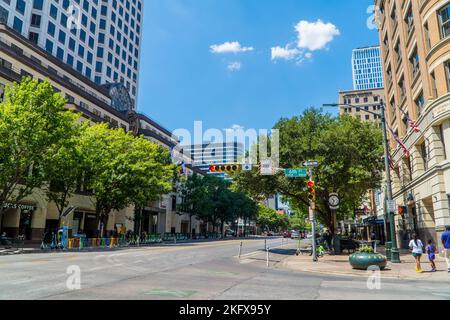 Eine wunderschöne Aussicht auf die 6. Street im Zentrum von Austin, Texas Stockfoto