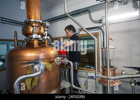 Isle of Harris Gin - Harris Distillery kleiner Kupfergin noch in Tarbert , Isle of Harris , Schottland. Stockfoto