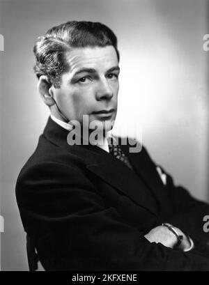 PAUL MUNI 1939 Portrait von BEN PINCHOT Publicity für den ORIGINALSPIELSCHLÜSSEL LARGO geschrieben von MAXWELL ANDERSON inszeniert von GUTHRIE McClintic produziert von der Dramatikers' Company im Ethel Barrymore Theater in New York von November 27. 1939 - Februar 24. 1940 Stockfoto