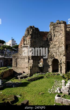Rom. Italien. Forum von Nerva / Augustus, der Porticus Absidata. Das Forum war von einer Mauer umgeben, die es vor Feuer schützte und die FO trennte Stockfoto