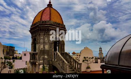 Havanna, Kuba - 7. April 2017: Dachterrasse des Hotel Raquel in Havanna, Kuba. Das Hotel wurde 1908 als Textillager erbaut. Stockfoto