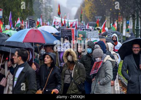 Demonstration in den Brüsseler Straßen gegen Mollahs, Folter, Hijab und Druck gegen Frauen im Iran, Demonstration dans les rues de Bruxelles Stockfoto