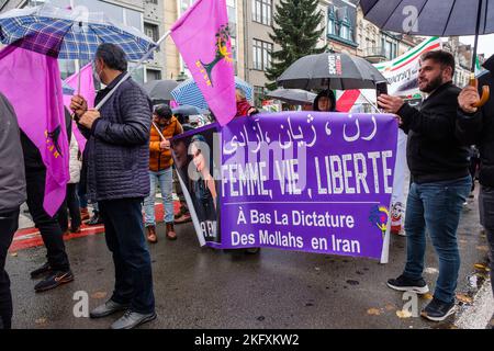 Demonstration in den Brüsseler Straßen gegen Mollahs, Folter, Hijab und Druck gegen Frauen im Iran, Demonstration dans les rues de Bruxelles Stockfoto