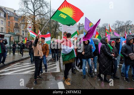 Demonstration in den Brüsseler Straßen gegen Mollahs, Folter, Hijab und Druck gegen Frauen im Iran, Demonstration dans les rues de Bruxelles Stockfoto