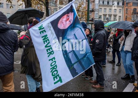 Demonstration in den Brüsseler Straßen gegen Mollahs, Folter, Hijab und Druck gegen Frauen im Iran, Demonstration dans les rues de Bruxelles Stockfoto
