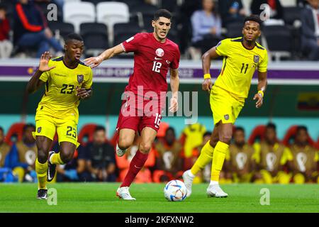 Al-Khor, Katar. 20.. November 2022. Dominguez Alexander, Saud Abdulhamid während der FIFA Fußball-Weltmeisterschaft Katar 2022 Gruppe Ein Spiel zwischen Katar und Ecuador im Al Bayt Stadion am 20. November 2022 in Al Khor, Katar. (Foto von Pawel Andrachiewicz/PressFocus/Sipa USA) Quelle: SIPA USA/Alamy Live News Stockfoto