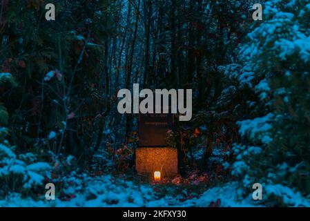 Impressionen eines Friedhofs auf dem Totensonntag oder des Ewigen Sonntags in Berlin, Deutschland, Gedenktag in Deutschland und der Schweiz, Gedenktag für Decea Stockfoto