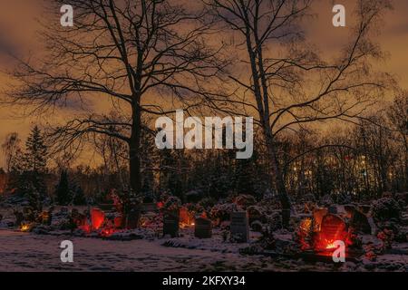 Impressionen eines Friedhofs auf dem Totensonntag oder des Ewigen Sonntags in Berlin, Deutschland, Gedenktag in Deutschland und der Schweiz, Gedenktag für Decea Stockfoto