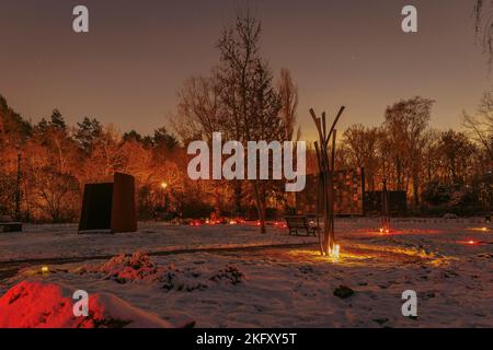 Impressionen eines Friedhofs auf dem Totensonntag oder des Ewigen Sonntags in Berlin, Deutschland, Gedenktag in Deutschland und der Schweiz, Gedenktag für Decea Stockfoto