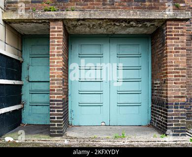 Seitentüren zum Odeon Cinema, Morecambe, Lancashire, Großbritannien Stockfoto