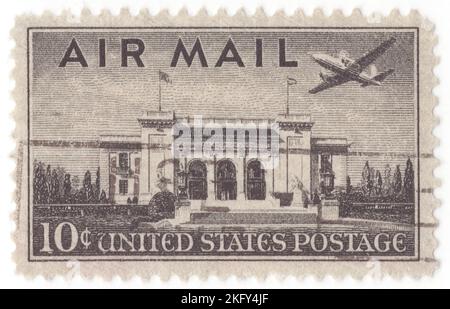 USA - 1947: Eine 10 Cent schwarze Air Post-Marke, die das Pan American Union Building, Washington, DC, darstellt. Für die Vorauszahlung des Portos für alle per Luftpost versandten versandbaren Sachen. Das Pan American Union Building ist der Sitz der Organisation amerikanischer Staaten. Es liegt an der 17. Street N.W. zwischen C Street N.W. und Constitution Avenue, Northwest, Washington, D.C. Stockfoto