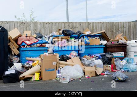 Abfall und Abfall steigen, nicht gesammelt aufgrund von Arbeiterstreiks Stockfoto