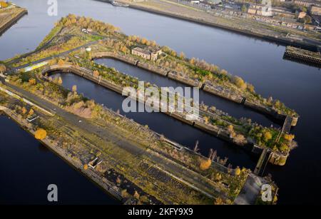 Trockendocks sind jetzt überflüssig und Feuchtgebiete am Fluss Clyde Stockfoto