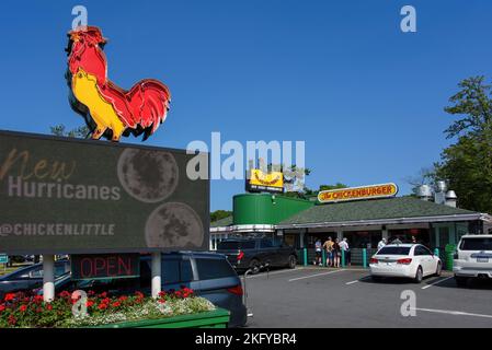 Bedford, Kanada - 31. Juli 2022: Das Chickenburger wurde 1940 eröffnet und gilt als das älteste Drive-in-Restaurant Kanadas. Es befindet sich in Bedf Stockfoto