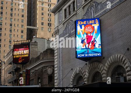 Shubert Theatre Marquee mit „Some Like IT Hot“, NYC, USA Stockfoto