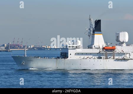 Präfektur Kanagawa, Japan - 03. Dezember 2021: United States Navy USNS Howard O. Lorenzen (T-AGM-25), Raketenstreckenschiff. Stockfoto