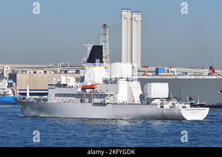 Präfektur Kanagawa, Japan - 03. Dezember 2021: United States Navy USNS Howard O. Lorenzen (T-AGM-25), Raketenstreckenschiff. Stockfoto