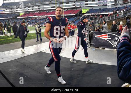 Foxborough, Massachusetts, USA. 20.. November 2022. New England Patriots Tight End Hunter Henry (85) verlässt das Feld am Ende der zweiten Hälfte gegen die New York Jets in Foxborough, Massachusetts. Eric Canha/CSM/Alamy Live News Stockfoto