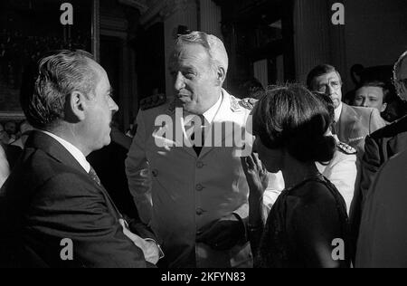 Argentinischer General Leopoldo Fortunato Galtieri in der Casa Rosada (Regierungsgebäude) während seiner Amtseinführung als neuer De-facto-Ratsvorsitz in Buenos Aires im Dezember 1981 Stockfoto