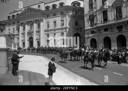 Argentinischer General Leopoldo Fortunato Galtieri in der Casa Rosada (Regierungsgebäude) während seiner Amtseinführung als neuer De-facto-Ratsvorsitz in Buenos Aires im Dezember 1981 Stockfoto