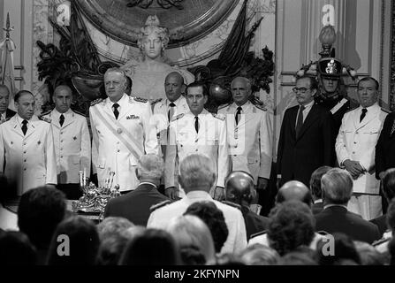 Argentinischer General Leopoldo Fortunato Galtieri in der Casa Rosada (Regierungsgebäude) während seiner Amtseinführung als neuer De-facto-Ratsvorsitz in Buenos Aires im Dezember 1981 Stockfoto