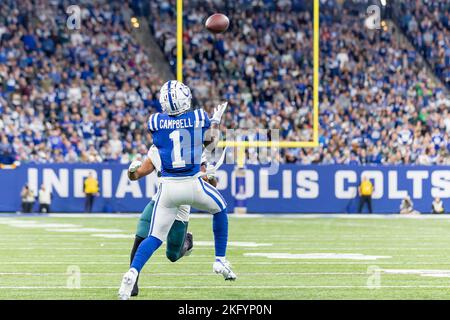 Indianapolis, Indiana, USA. 20.. November 2022. Indianapolis Colts Wide Receiver Parris Campbell (1) geht für einen Pass während des Spiels zwischen den Philadelphia Eagles und den Indianapolis Colts im Lucas Oil Stadium, Indianapolis, Indiana. (Bild: © Scott Stuart/ZUMA Press Wire) Bild: ZUMA Press, Inc./Alamy Live News Stockfoto
