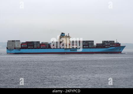 Präfektur Kanagawa, Japan - 13. August 2021: MAERSK BOSTON (IMO: 9313905), Containerschiff, das in der Bucht von Tokio segelt. Stockfoto