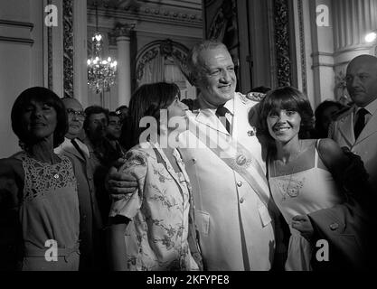 Argentinischer General Leopoldo Fortunato Galtieri in der Casa Rosada (Regierungsgebäude) mit seiner Familie, anlässlich der Amtseinführung seiner defacto-Präsidentschaft, Buenos Aires, im Dezember 1981 Stockfoto