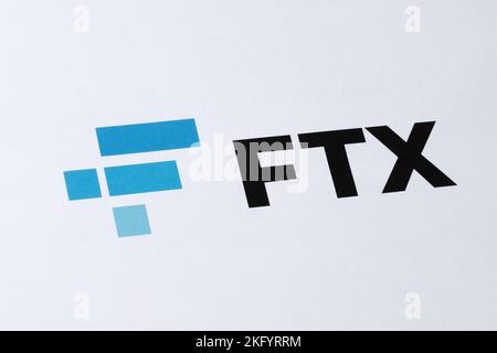 FTX Cryptocurrency Exchange-Logo auf Papier gedruckt. Stafford, United Kindom, 22. November 2022. Stockfoto