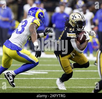 New Orleans, Usa. 21.. November 2022. Ernest Jones (53) von Los Angeles Rams schließt am Sonntag, den 20. November 2022, im Caesars Superdome in New Orleans gegen die New Orleans Saints, die Alvin Kamara (41) zurücklaufen. Foto von AJ Sisco/UPI. Kredit: UPI/Alamy Live Nachrichten Stockfoto