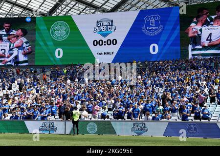 Sydney, Australien. 20.. November 2022. SYDNEY, AUSTRALIEN - 20. NOVEMBER: Everton-Fans jubeln vor dem Spiel zwischen Everton und Celtic im Accor Stadium am 20. November 2022 in Sydney, Australien Credit: IOIO IMAGES/Alamy Live News Stockfoto