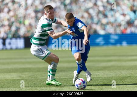 Sydney, Australien. 20.. November 2022. SYDNEY, AUSTRALIEN - 20. NOVEMBER: Anthony Ralston von Celtic kämpft mit Vitalii Mykolenko von Everton während des Spiels zwischen Everton und Celtic im Accor Stadium um den Ball Credit: IOIO IMAGES/Alamy Live News Stockfoto