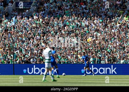 Sydney, Australien. 20.. November 2022. SYDNEY, AUSTRALIEN - 20. NOVEMBER: Celtic-Fans jubeln während des Spiels zwischen Everton und Celtic im Accor Stadium am 20. November 2022 in Sydney, Australien Credit: IOIO IMAGES/Alamy Live News Stockfoto