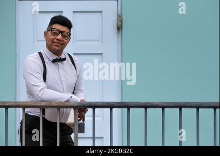 Nahaufnahme eines Mannes, der im Freien steht Stockfoto