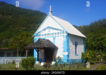 Hübsches Kleines St. Anne's Chapel in Rikitea, Französisch-Polynesien Stockfoto