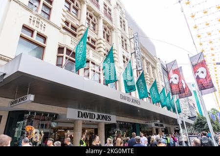 Kaufhaus David Jones in der Bourke Street Melbourne, Shopper für Weihnachtseinkäufe im Jahr 2022, Victoria, Australien Stockfoto