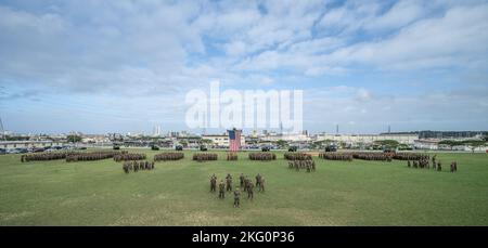 Combat Logistics Regiment 3, 3. Marine Logistics Group, hält eine Regimentshilfe Zeremonie für Sgt. Maj. Marcos Cordero, über Camp Foster, Okinawa, Japan, Oktober 21, 2022. Stockfoto