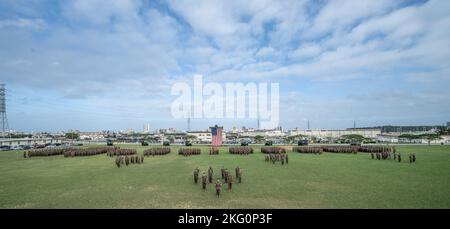 Combat Logistics Regiment 3, 3. Marine Logistics Group, hält eine Regimentshilfe Zeremonie für Sgt. Maj. Marcos Cordero, über Camp Foster, Okinawa, Japan, Oktober 21, 2022. Stockfoto