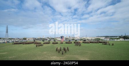 Combat Logistics Regiment 3, 3. Marine Logistics Group, hält eine Regimentshilfe Zeremonie für Sgt. Maj. Marcos Cordero, über Camp Foster, Okinawa, Japan, Oktober 21, 2022. Stockfoto