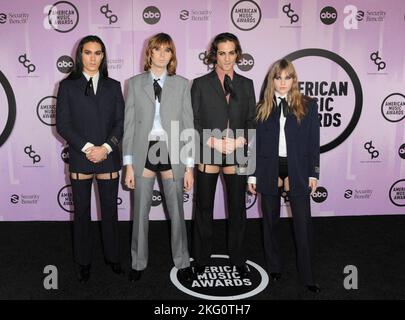 Los Angeles, Kalifornien. 20.. November 2022. Ethan Torchio, Thomas Raggi, Damiano David, Victoria De Angelis bei der Ankunft für die American Music Awards 2022 - Teil 2, Microsoft Theater, Los Angeles, CA 20. November 2022. Kredit: Elizabeth Goodenough/Everett Collection/Alamy Live Nachrichten Stockfoto