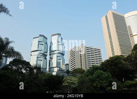 Außenarchitektur in der Tsim Sha Tsui Street, eine der beliebtesten Touristenattraktionen zum Einkaufs-, Gastronomie- und Finanzviertel - Hong Kong Stockfoto