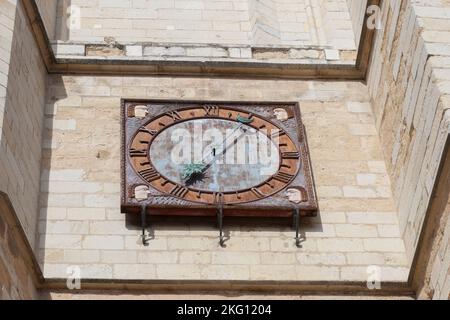 Leon Kathedrale Westturm mit Uhr, Leon, Spanien. Nahaufnahme Stockfoto