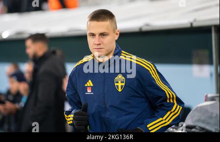 Malmoe, Schweden. 19., November 2022. Mattias Svanberg von Schweden gesehen während der Fußball-Freundschaften zwischen Schweden und Algerien im Eleda Stadion in Malmoe. (Foto: Gonzales Photo - Joe Miller). Stockfoto