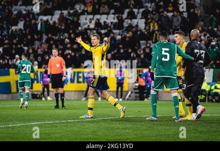 Malmoe, Schweden. 19., November 2022. Viktor Claesson (7) aus Schweden während der Fußballfreundschaften zwischen Schweden und Algerien im Eleda Stadion in Malmoe. (Foto: Gonzales Photo - Joe Miller). Stockfoto