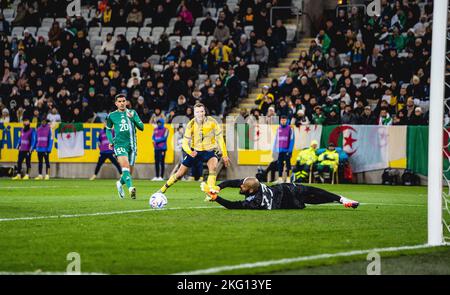 Malmoe, Schweden. 19., November 2022. Viktor Claesson (7) aus Schweden während der Fußballfreundschaften zwischen Schweden und Algerien im Eleda Stadion in Malmoe. (Foto: Gonzales Photo - Joe Miller). Stockfoto