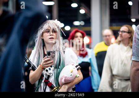 Utrecht, Niederlande. 19.. November 2022. Cosplayer im Jaarbeurs Utrecht, am 19. November 2022 während der Dutch Comic Con Winter Edition, in Utrecht, Niederlande. Cosplayer und Besucher von Comic con haben an diesem Wochenende die Jaarbeurs für eines der größten Comic-Con-Events in den Niederlanden übernommen. Von einzelnen Cosplayern bis hin zu großen Gruppen und allen Arten von Ständen und Prominenten. An der Dutch Comic Con nahmen Tausende Teil. (Foto von Oscar Brak/NurPhoto)0 Quelle: NurPhoto/Alamy Live News Stockfoto