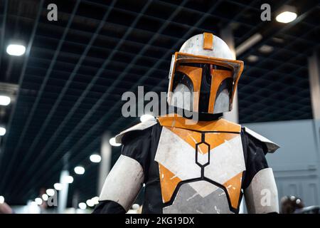 Utrecht, Niederlande. 19.. November 2022. Starwars Figur Cosplay, am 19. November 2022 während der Dutch Comic Con Winter Edition, in Utrecht, Niederlande. Cosplayer und Besucher von Comic con haben an diesem Wochenende die Jaarbeurs für eines der größten Comic-Con-Events in den Niederlanden übernommen. Von einzelnen Cosplayern bis hin zu großen Gruppen und allen Arten von Ständen und Prominenten. An der Dutch Comic Con nahmen Tausende Teil. (Foto von Oscar Brak/NurPhoto)0 Quelle: NurPhoto/Alamy Live News Stockfoto