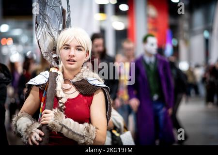 Utrecht, Niederlande. 19.. November 2022. Cosplayer im Jaarbeurs Utrecht, am 19. November 2022 während der Dutch Comic Con Winter Edition, in Utrecht, Niederlande. Cosplayer und Besucher von Comic con haben an diesem Wochenende die Jaarbeurs für eines der größten Comic-Con-Events in den Niederlanden übernommen. Von einzelnen Cosplayern bis hin zu großen Gruppen und allen Arten von Ständen und Prominenten. An der Dutch Comic Con nahmen Tausende Teil. (Foto von Oscar Brak/NurPhoto)0 Quelle: NurPhoto/Alamy Live News Stockfoto