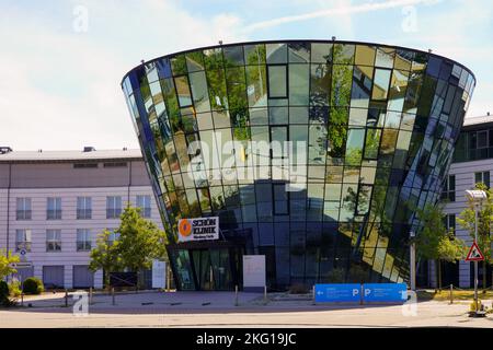 Die ehemalige schön Klinik Fürth, auch bekannt als Kaffeetasse. Die Klinikgruppe schloss den Standort im Oktober 2020. Stockfoto