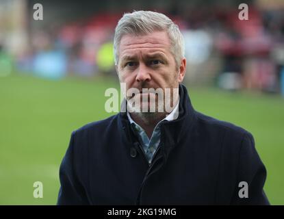 DAGENHAM ENGLAND - NOVEMBER 20 : Willie Kirk, Managerin der Leicester City Women, während des Vormatchwarmer während des Barclays Women's Super League-Spiels Stockfoto
